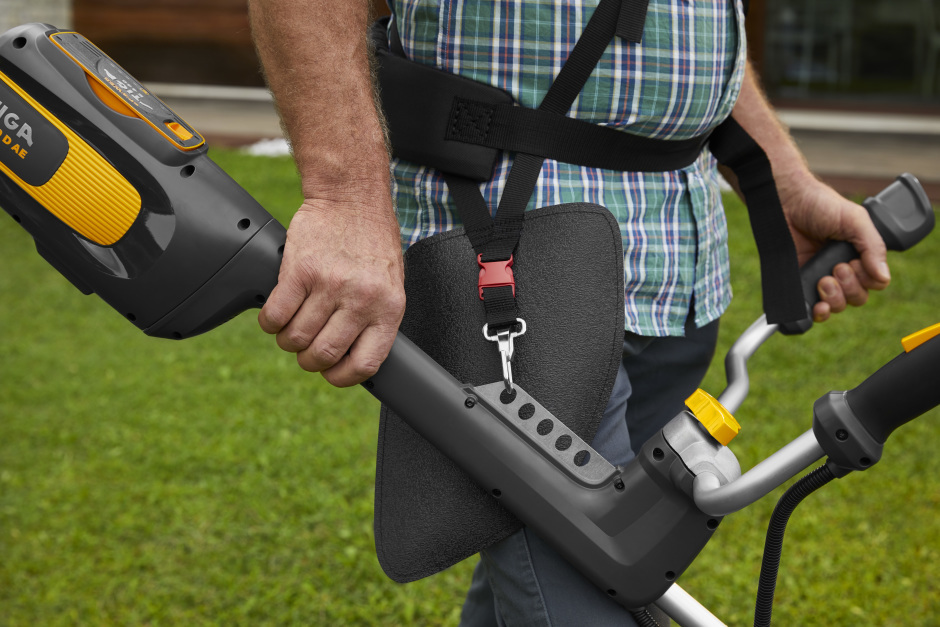 Stiga SBC 700 D AE - In Use Showing 'Cowhorn' Handlebar and Harness Attached to Harness Hole.