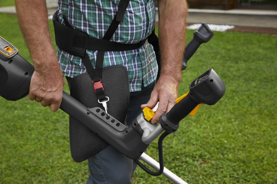 Stiga SBC 700 D AE - In Use Showing Handlebar Being Adjusted.