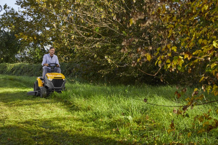 Stiga Tornado 5108 W Side-Discharge V-Twin Garden Tractor with Hydrostatic Drive