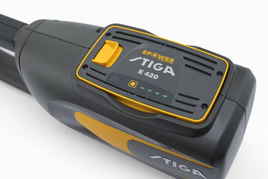 Stiga PH 700e 48v Cordless Long-Reach Hedgetrimmer - Stiga E420 48v Lithium-Ion Battery in Battery Slot.