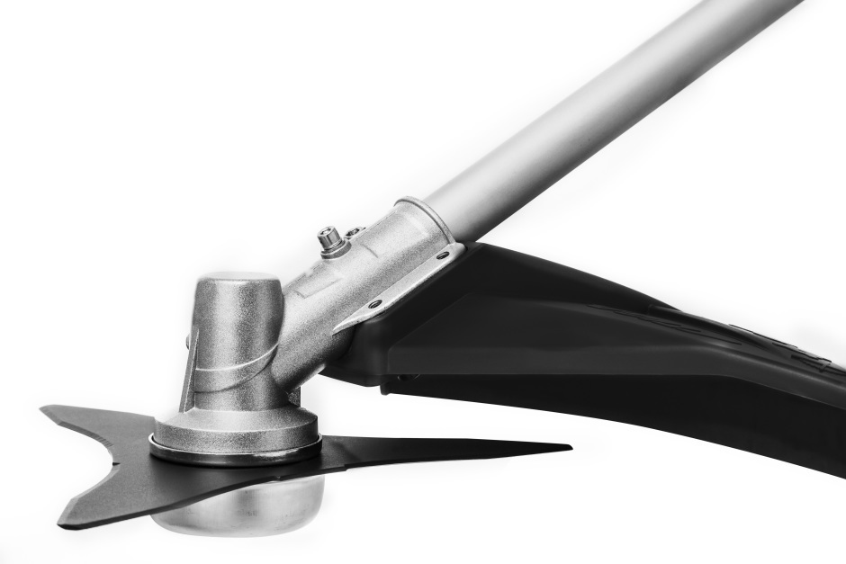 Stiga BC 900e B 48v Cordless Brushcutter - Three-Tooth Metal Blade with Plant Guard.