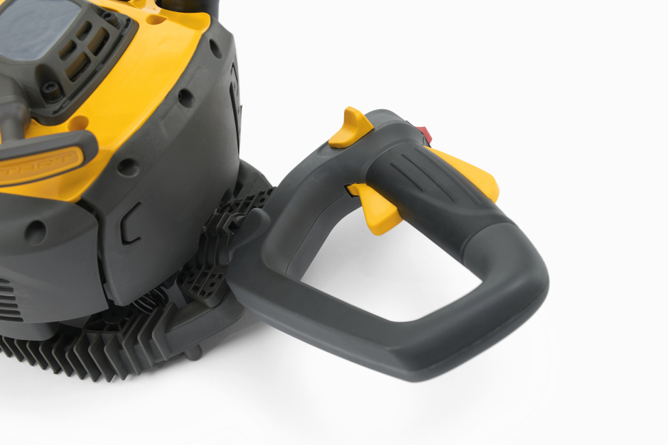 Stiga SHT 670 Petrol Hedgetrimmer - Rear Handle Adjusted to 90°.