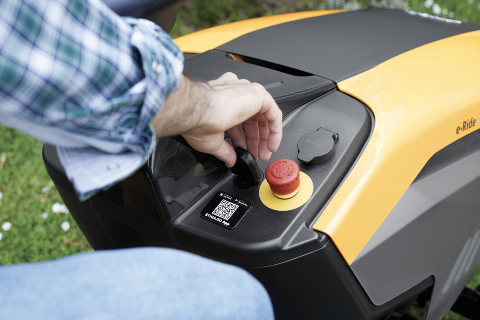Stiga Estate 584e Battery-Powered Rear-Collect Lawn Tractor with Stepless Electronic Drive
