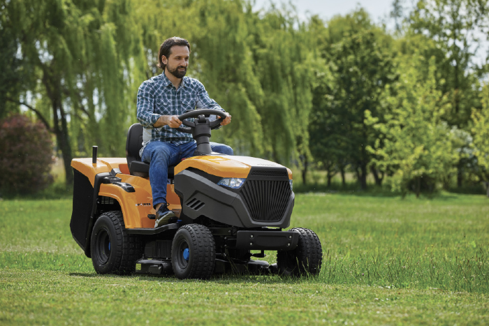 Stiga Estate 584e Battery-Powered Rear-Collect Lawn Tractor with Stepless Electronic Drive