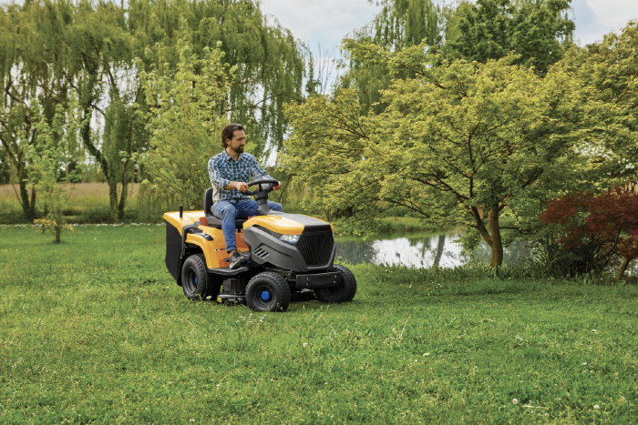 Stiga Estate 584e Battery-Powered Rear-Collect Lawn Tractor with Stepless Electronic Drive