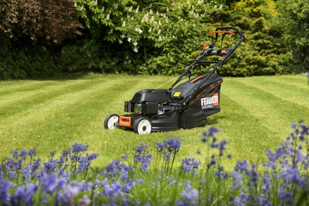 Earn your stripes – it’s time to get your lawn summer ready!
