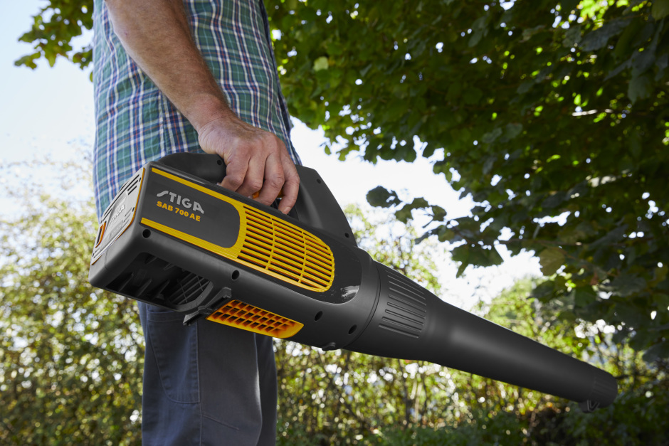 Stiga SAB 700 AE 48v Cordless Leaf-Blower (Tool Only)