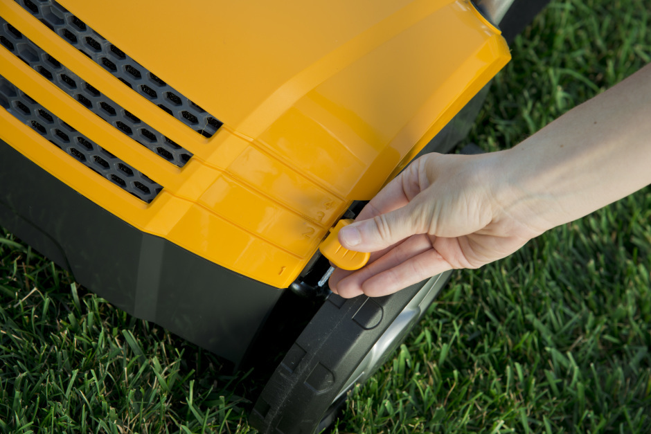 Stiga SV 213 E 1300w/32cm 2-in-1 Electric Scarifier/Aerator