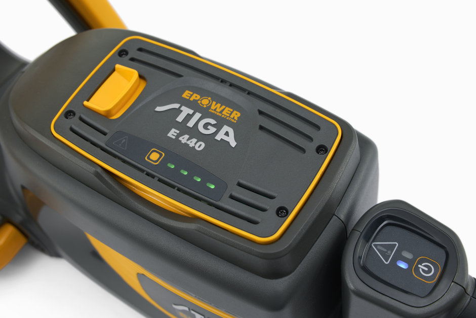 Stiga HT 700e 48v Cordless Hedgetrimmer - Stiga ePower E440 48v Lithium-Ion Battery in Battery Slot.