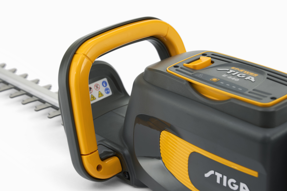 Stiga HT 700e 48v Cordless Hedgetrimmer - Hand Guard and Battery in Battery Slot.