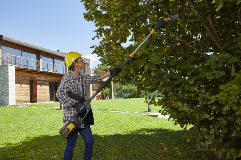 Stiga PS 700e 48v Cordless Pole-Pruner - In Use Pruning High Branches at Circa 45°