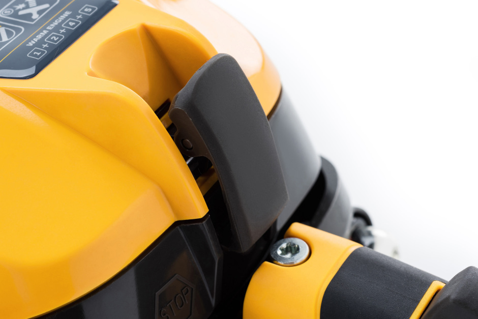 Stiga CS 545 Petrol Chainsaw - Quick-Release Catch.