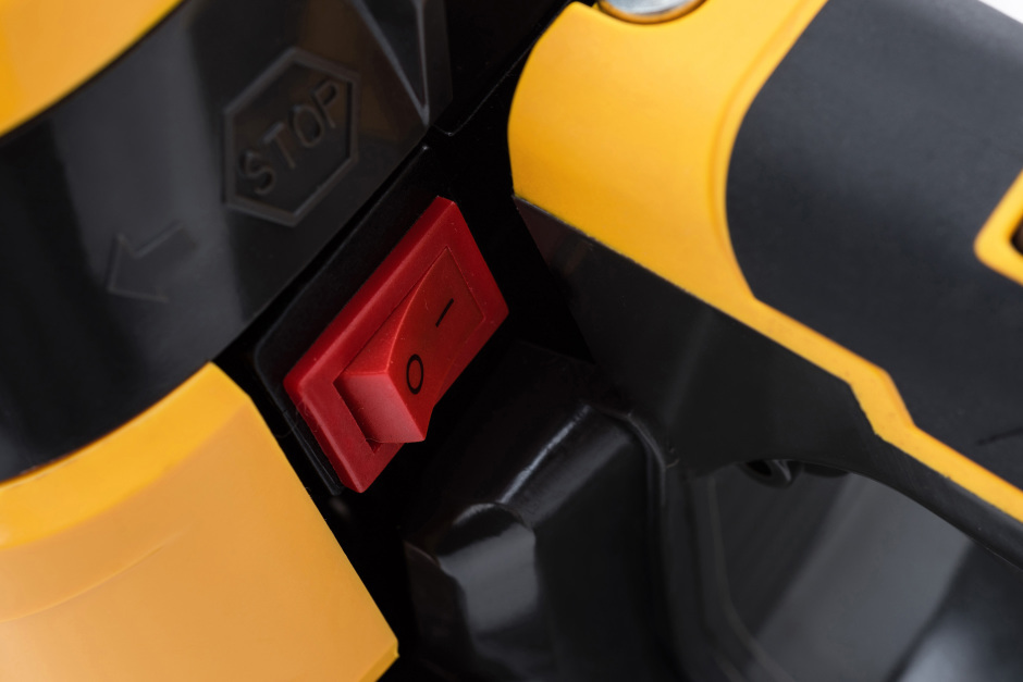 Stiga CS 545 Petrol Chainsaw - On/Off Switch.