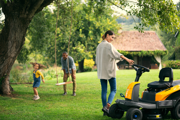 Stiga Swift 372e Battery-Powered Rear-Collect Ride-On Lawnmower with Stepless Electronic Drive