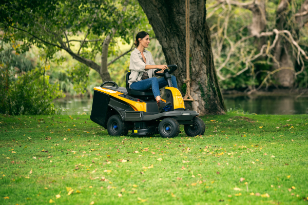 Stiga Swift 372e Battery-Powered Rear-Collect Ride-On Lawnmower with Stepless Electronic Drive