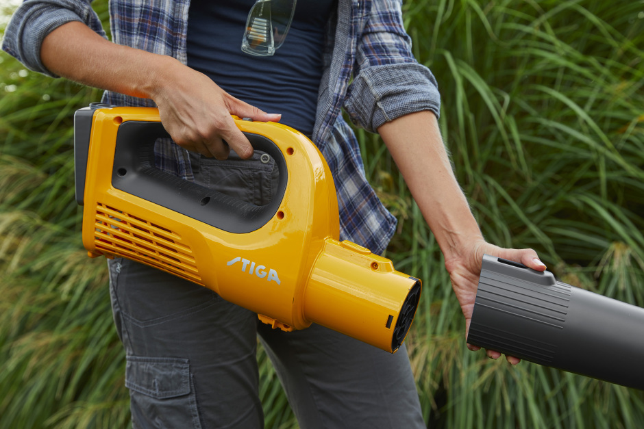 Stiga BL 100e KIT 20v Cordless Leaf-Blower (Inc. Battery & Charger)