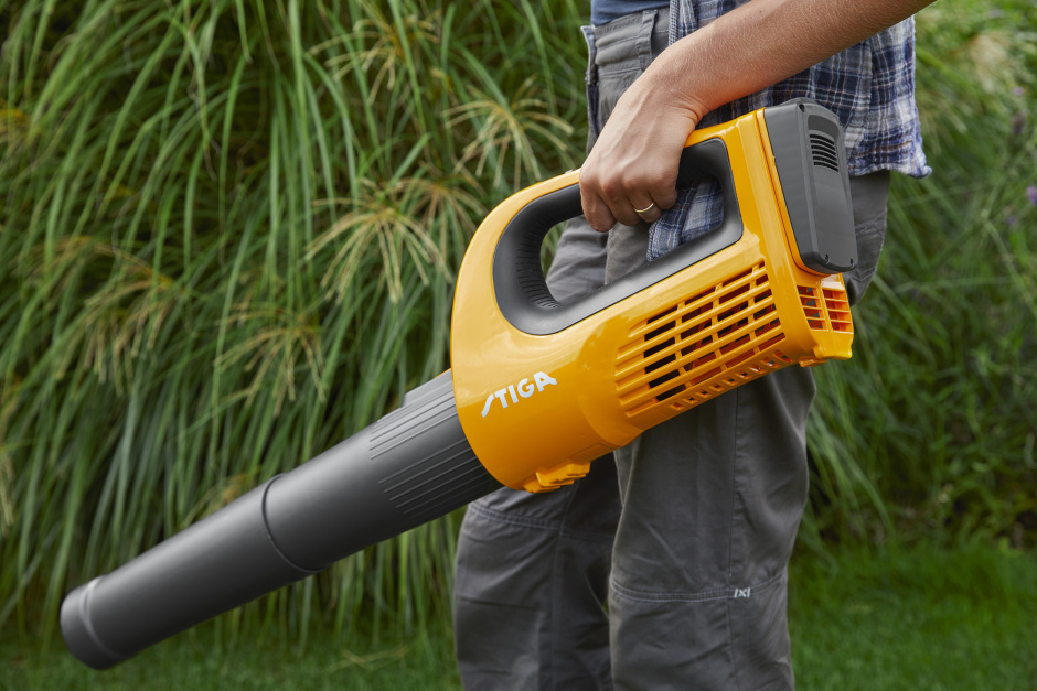 Stiga BL 100e KIT 20v Cordless Leaf-Blower (Inc. Battery & Charger)