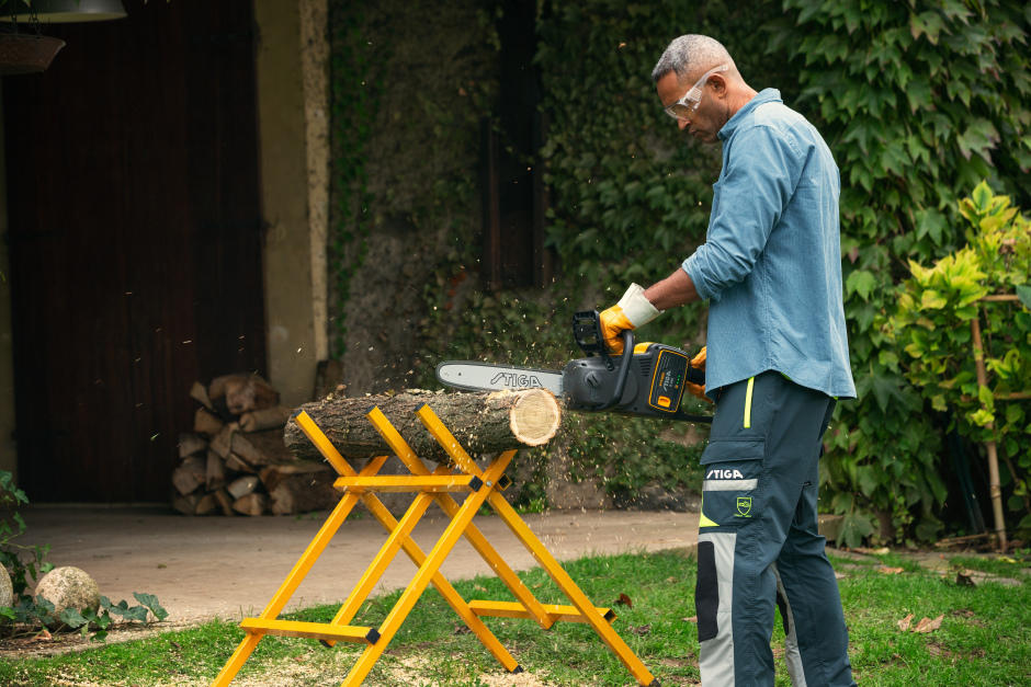 Stiga CS 700e 48v Cordless Chainsaw – In Use Cutting-Log on Saw Horse.