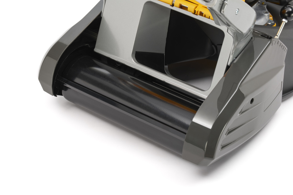 Stiga Twinclip 955 VR - Rear Roller and Discharge Chute.