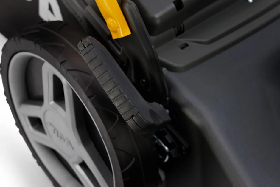 Stiga Combi 753 SE - Right-Rear Wheel with Cutting-Height Adjustment Lever.