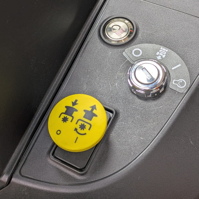 Spectrum DCT38H 38" Lawn Tractor with Hydrostatic Drive