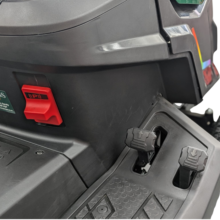 Spectrum DCT38H 38" Lawn Tractor with Hydrostatic Drive