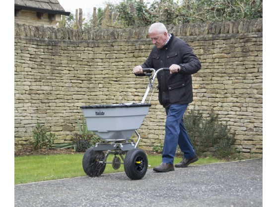 The Handy 45kg (100lb) Salt Spreader