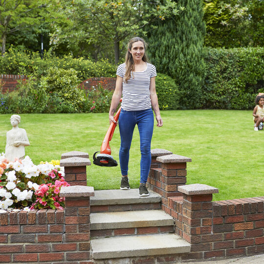 Flymo EasiTrim 250 KIT 18v 2-in-1 Cordless Grass-Trimmer & Lawn Edger (Inc. Battery & Charger)