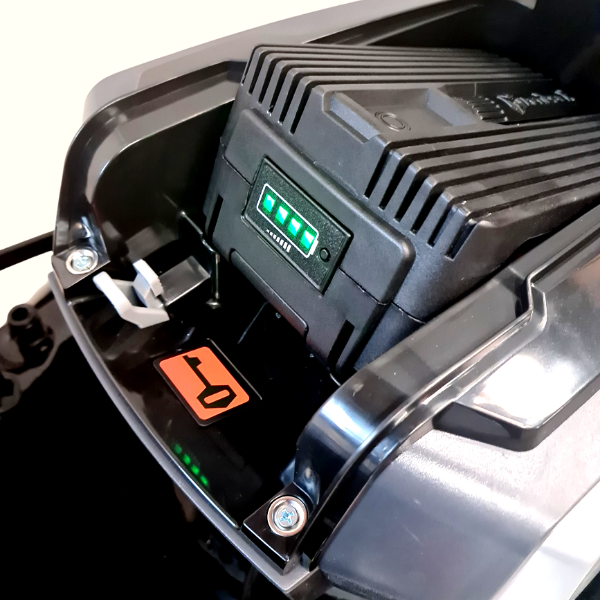 Redback 40v/46cm Self-Propelled Cordless Lawnmower | E146CVSET