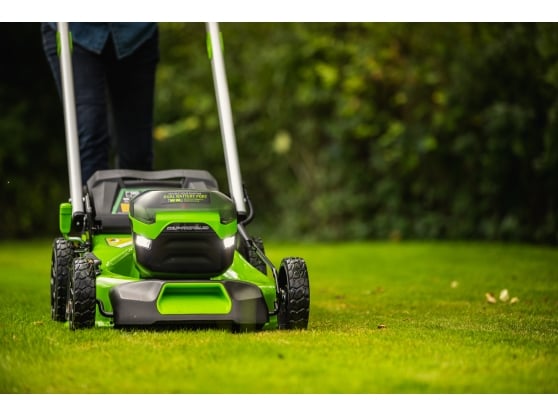 Greenworks GD60LM46SPK4 60v/46cm DigiPro 4-in-1 Self-Propelled Variable-Speed Cordless Lawnmower (Inc. 4Ah Battery & Charger)