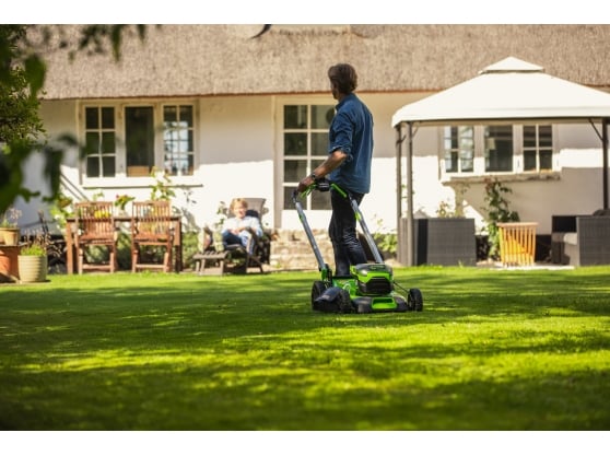 Greenworks GD60LM46SPK4 60v/46cm DigiPro 4-in-1 Self-Propelled Variable-Speed Cordless Lawnmower (Inc. 4Ah Battery & Charger)
