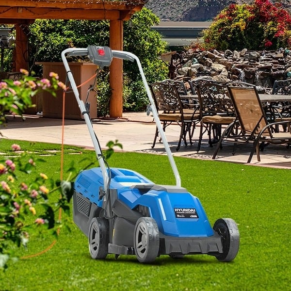 Hyundai 1200w/33cm 3-in-1 Electric 4-Wheel Rear-Roller Lawnmower | HYM3300E