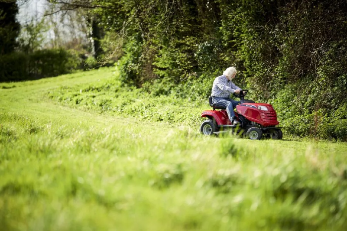 Mountfield MTF 98M SD Side-Discharge Lawn Tractor with Manual Drive