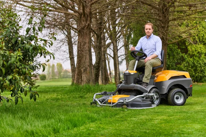 Stiga Park 500 Front-Cut Ride-On Lawnmower (Excluding Deck)